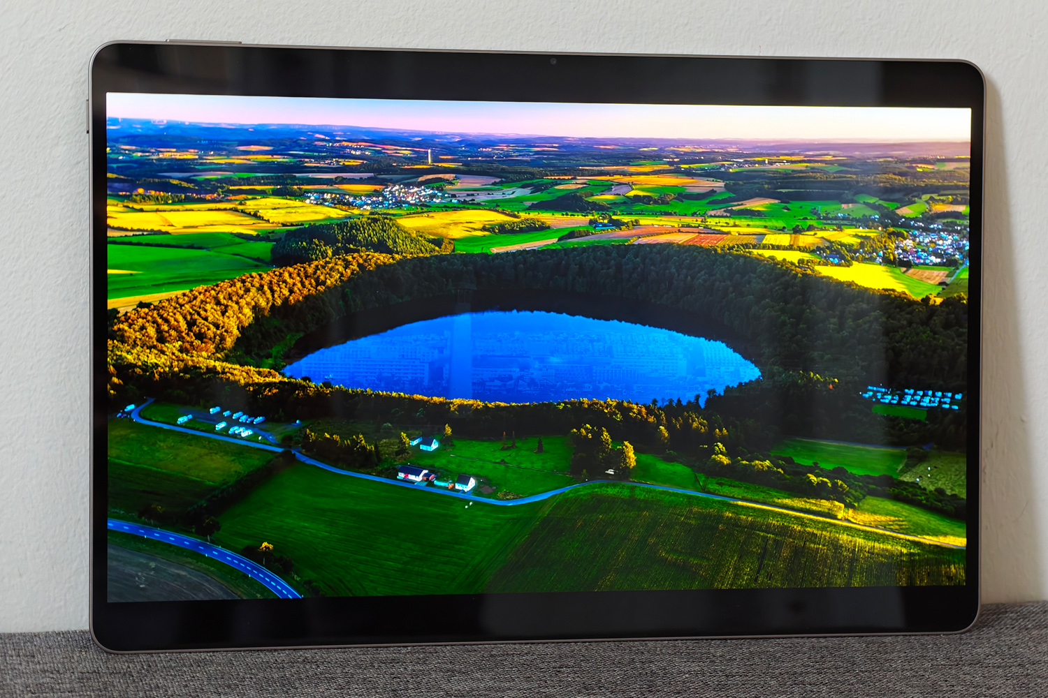 Honor MagicPad 4 review display 1