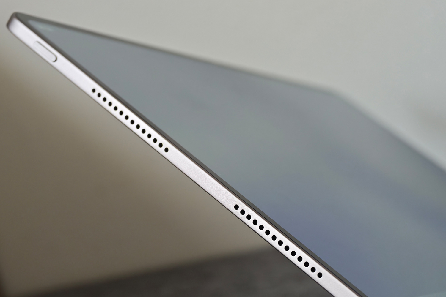 Honor MagicPad 4 review speakers