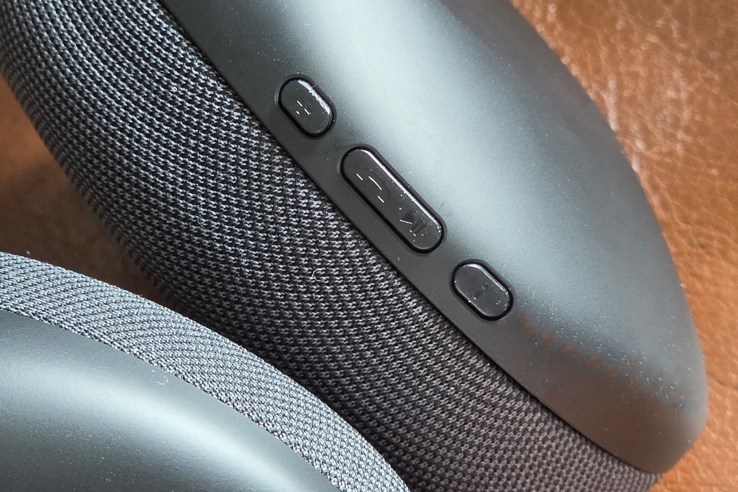 Jabra Evolv3 85 review buttons