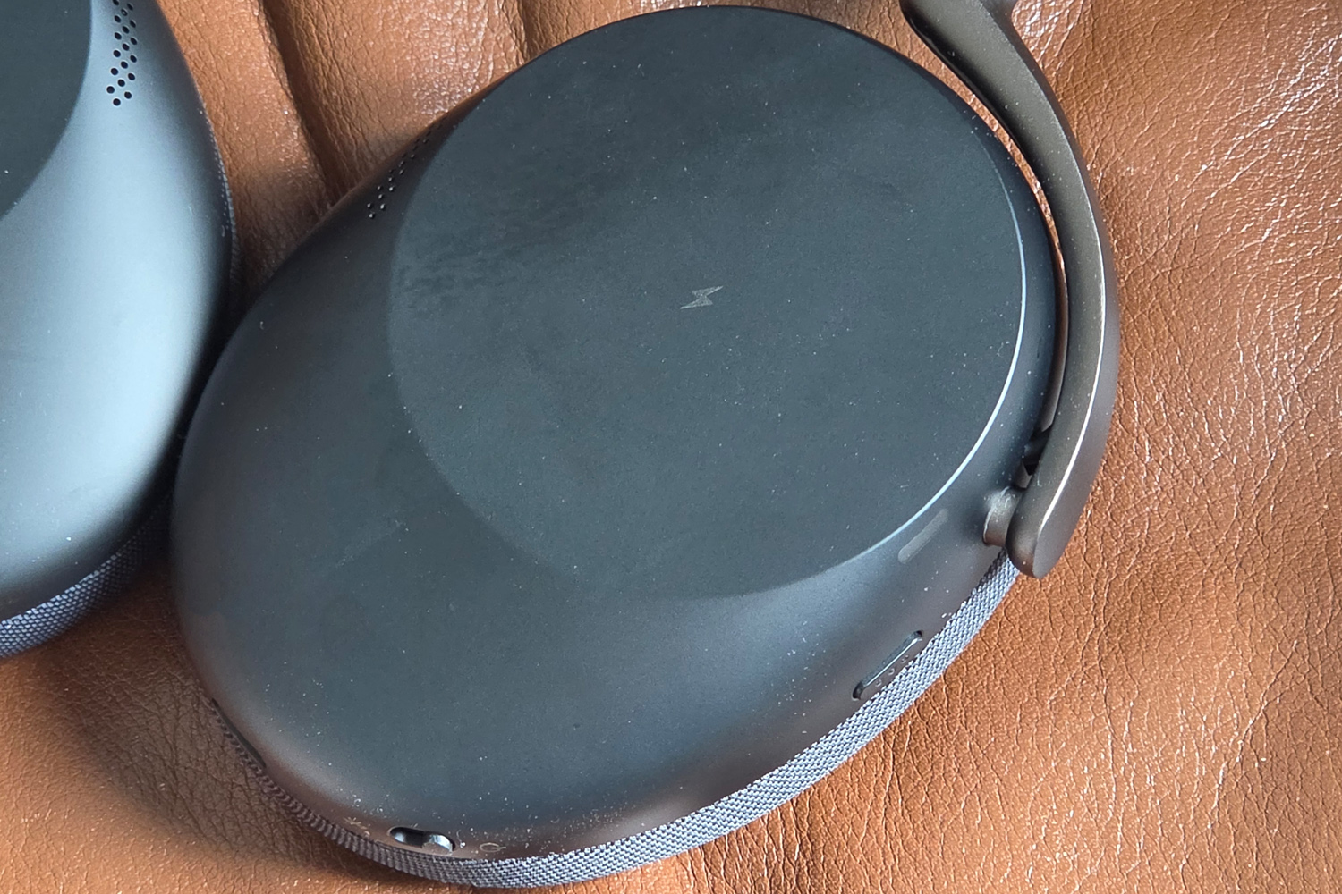 Jabra Evolv3 85 review wireless charging
