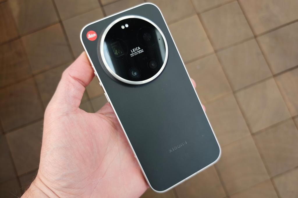 Leica Leitzphone review in hand rear