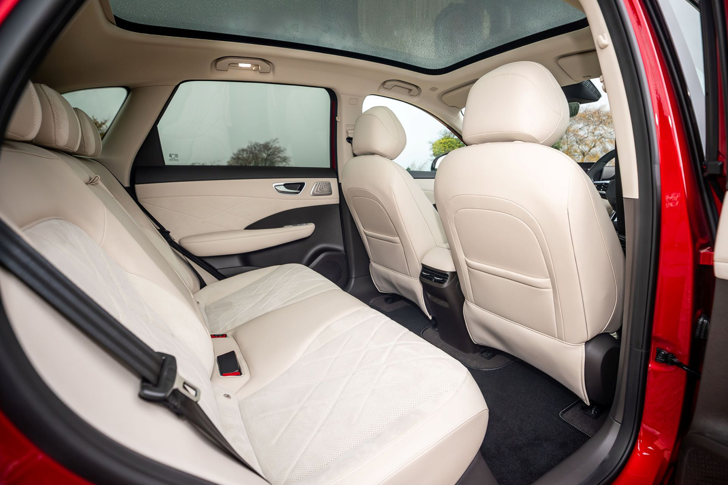 MGS6 EV drive rear seats