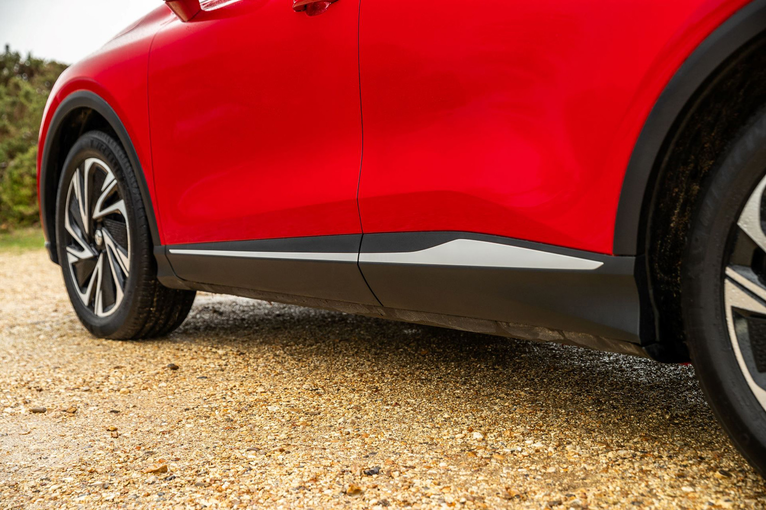 MGS6 EV drive side skirts