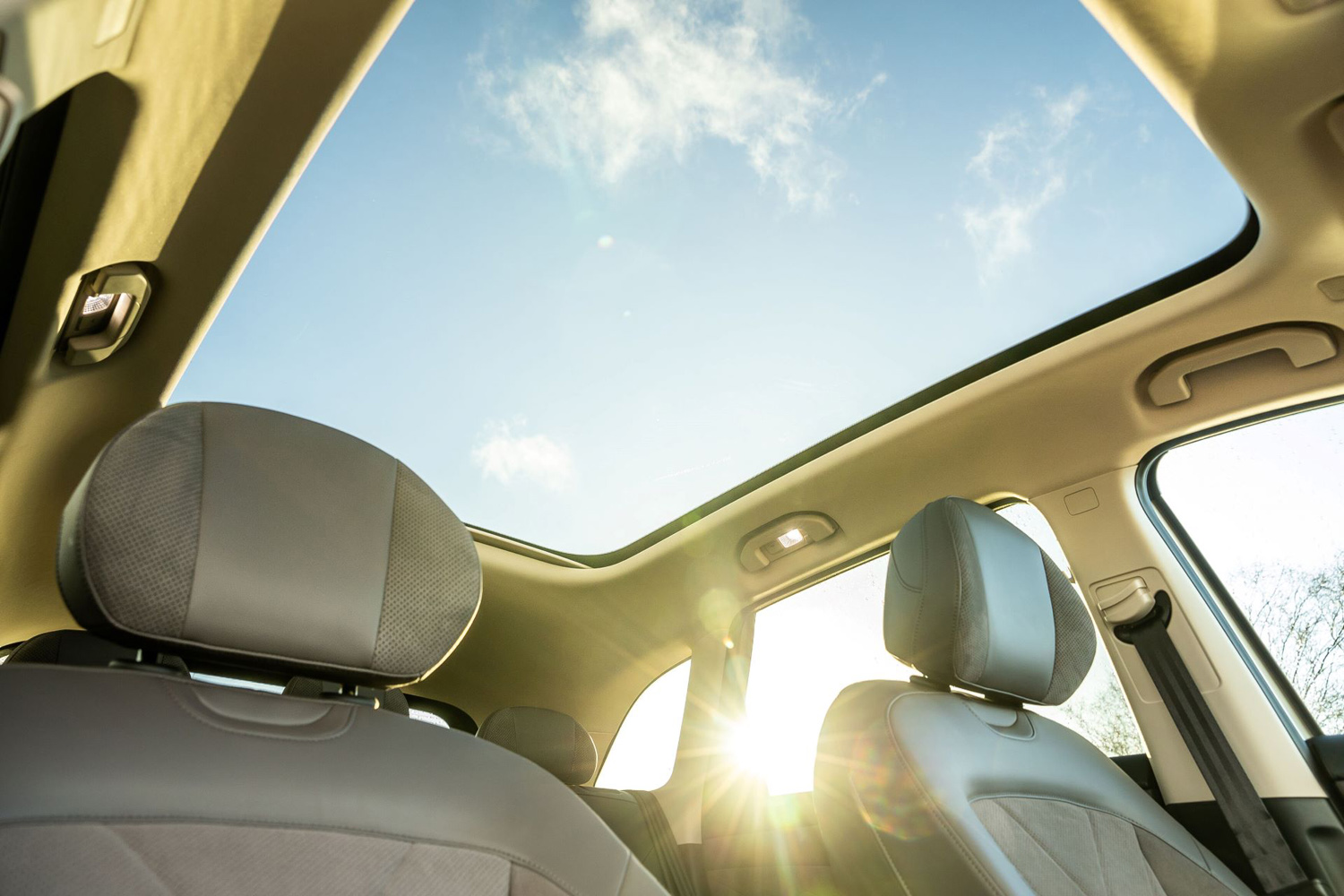 MGS6 EV drive sunroof