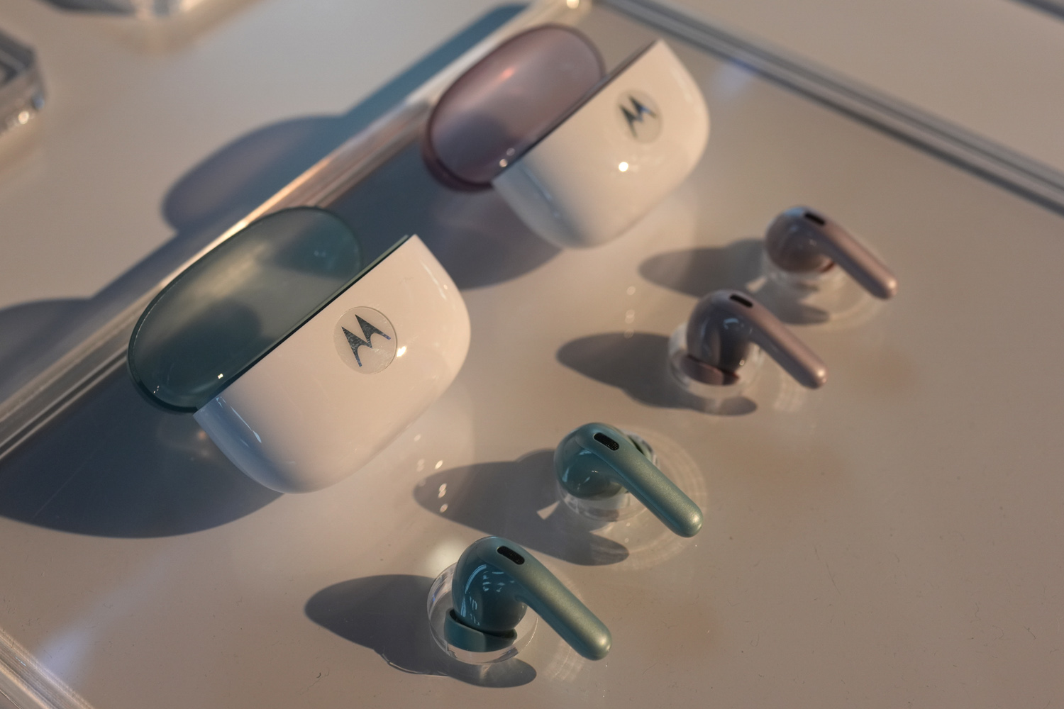 Motorola Buds Pro 2 angle