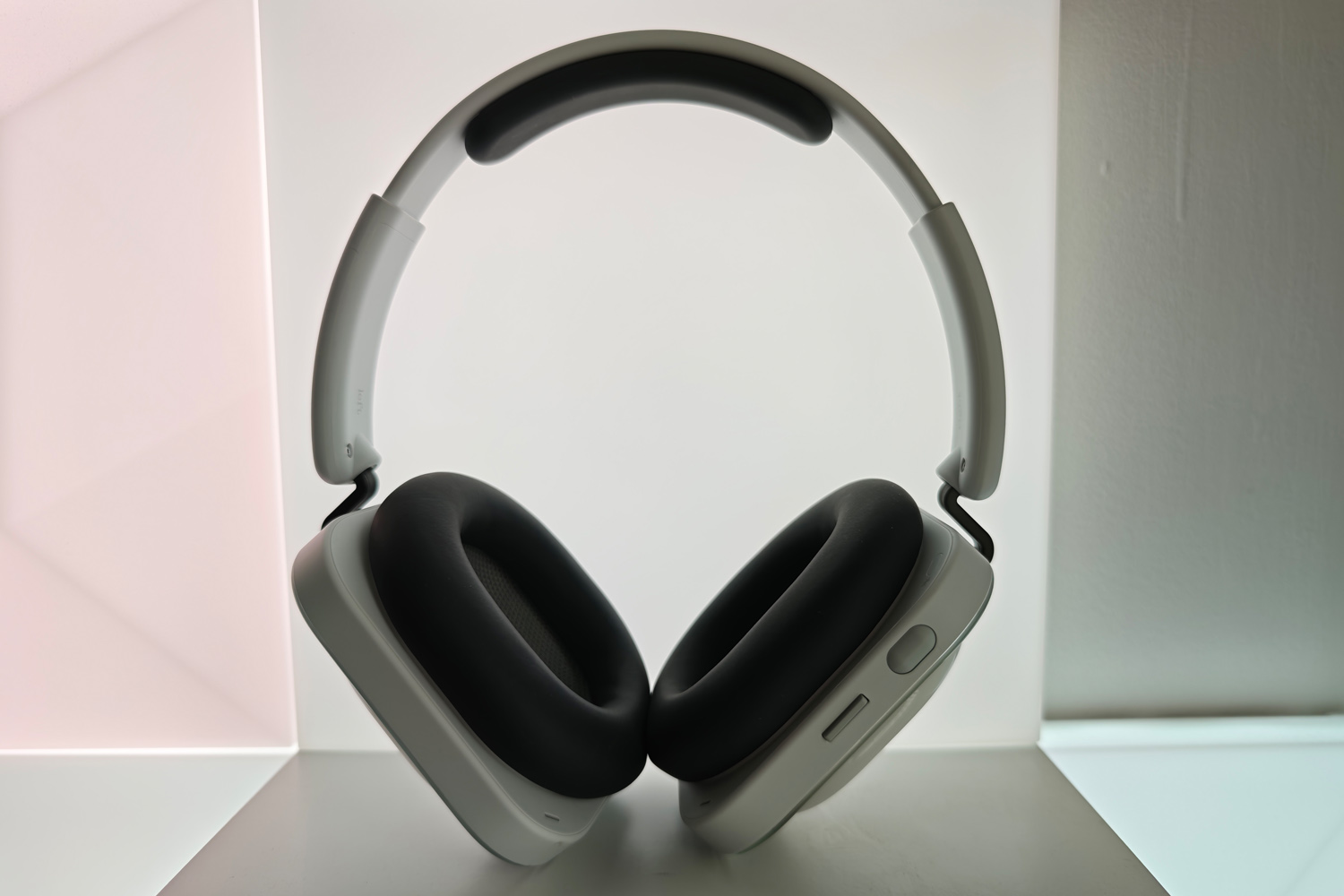 Nothing Headphones A review straight on
