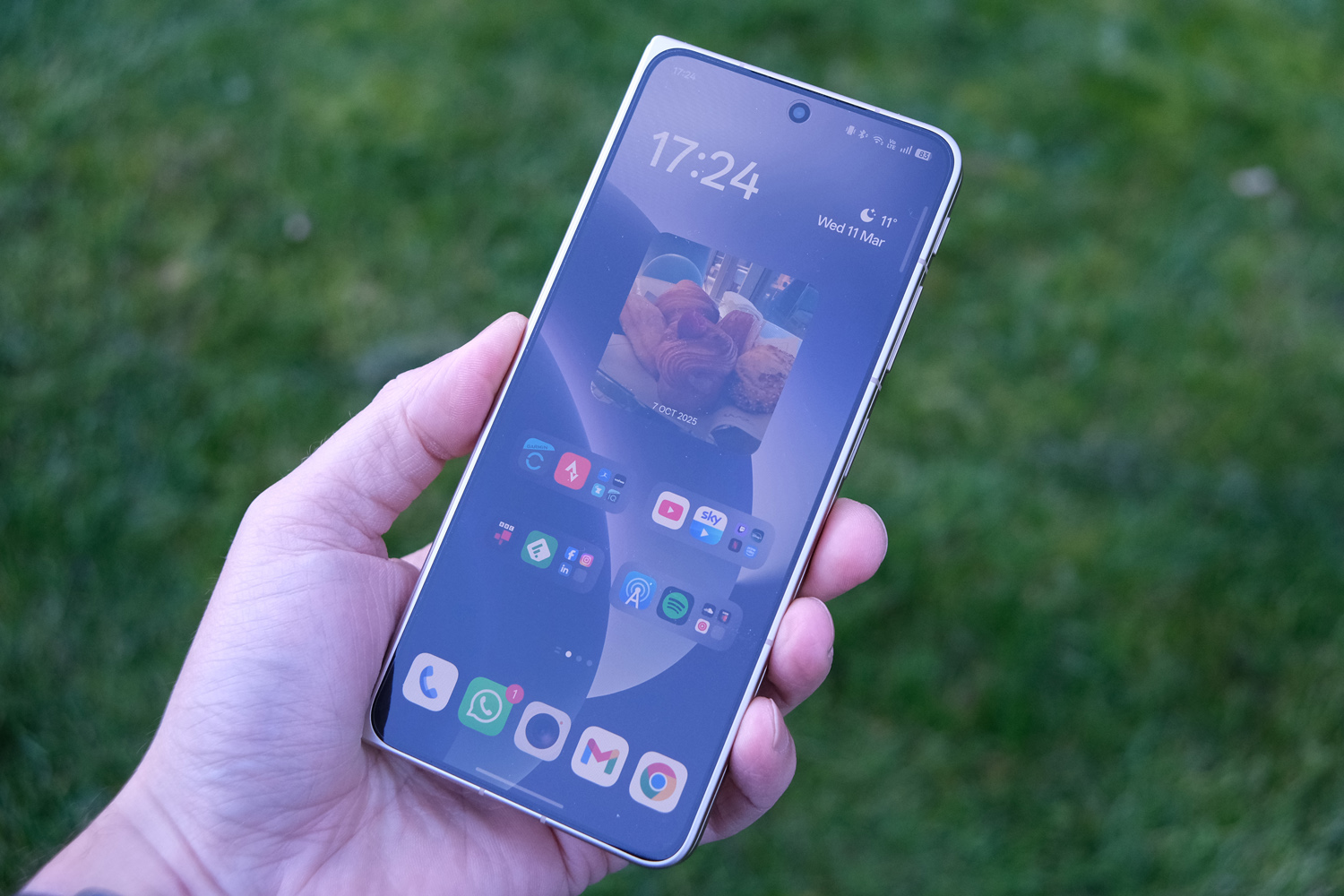 Oppo Find N6 review in hand outer