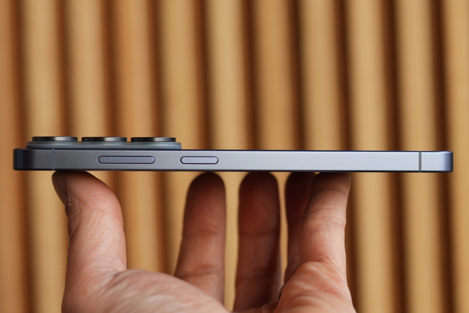 Samsung Galaxy S26 Ultra review side profile