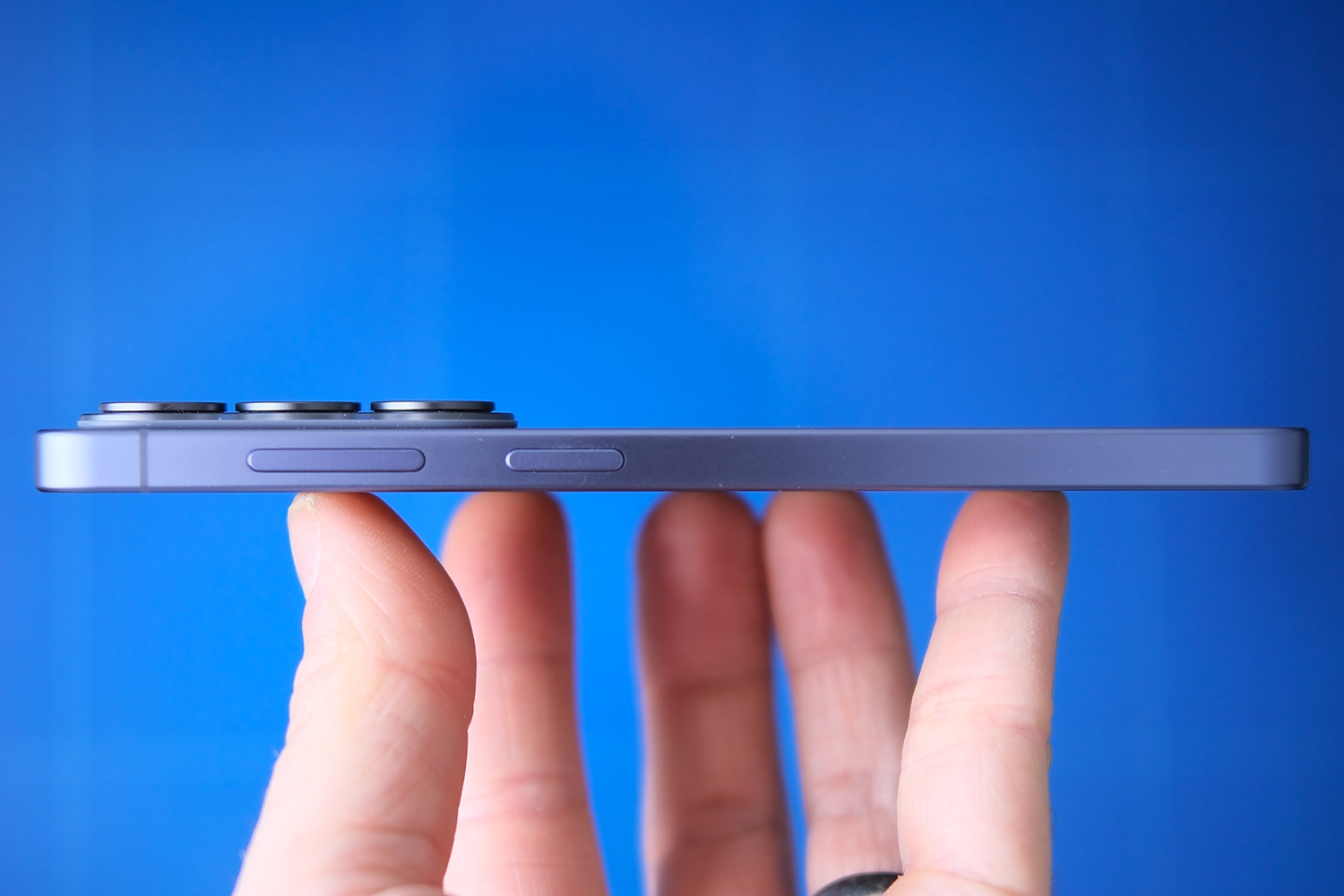 Samsung Galaxy S26 review side profile