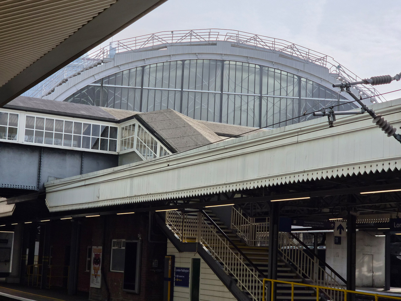 Samsung Galaxy S26 review train station zoom