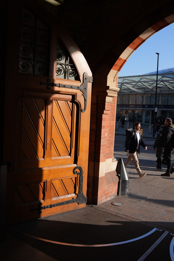 Sony RX1R III camera samples doorway