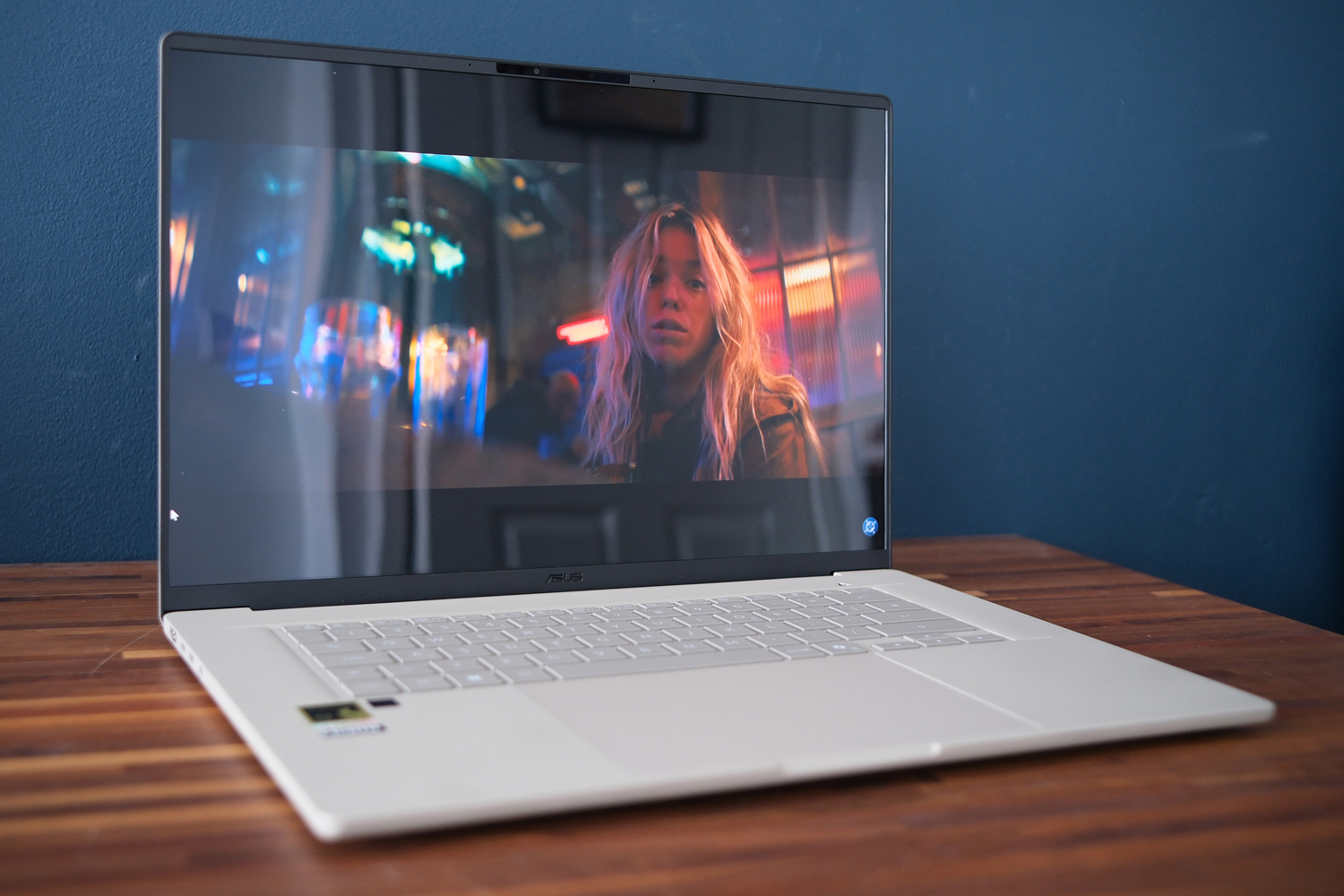 Asus Zenbook A16 review display 2