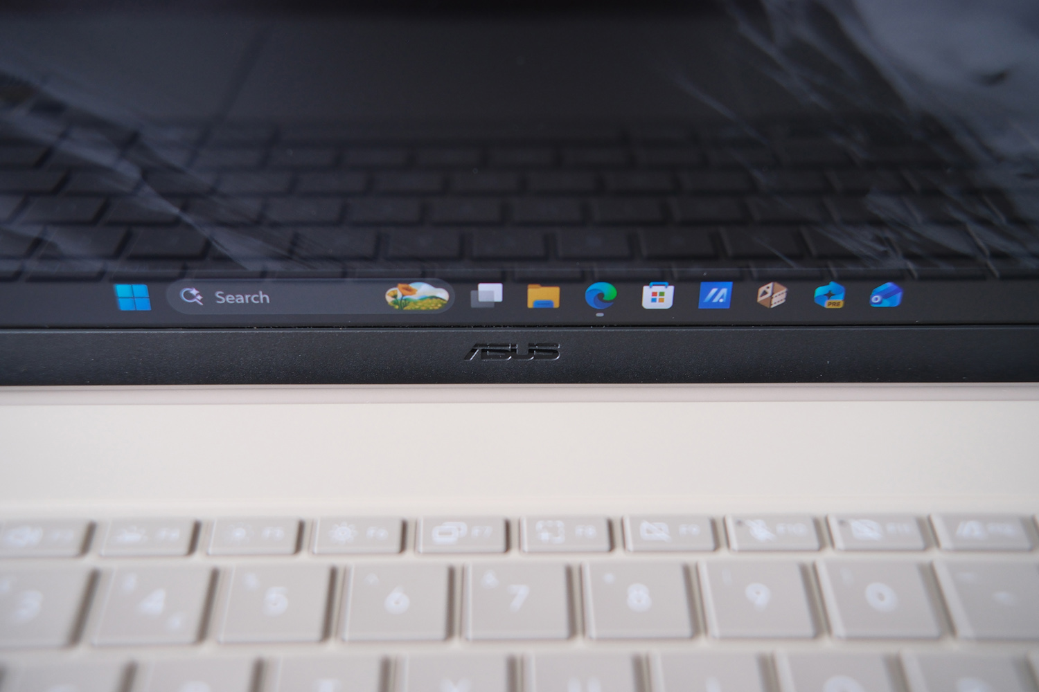 Asus Zenbook A16 review logo