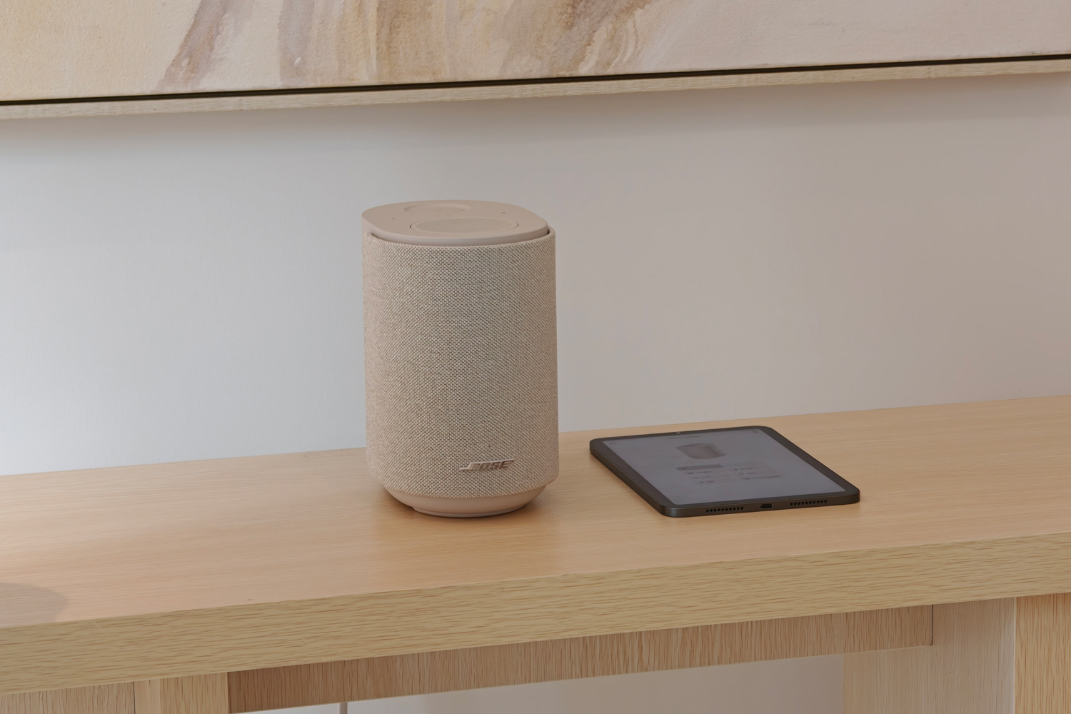 Bose Lifestyle Ultra speaker white with tablet