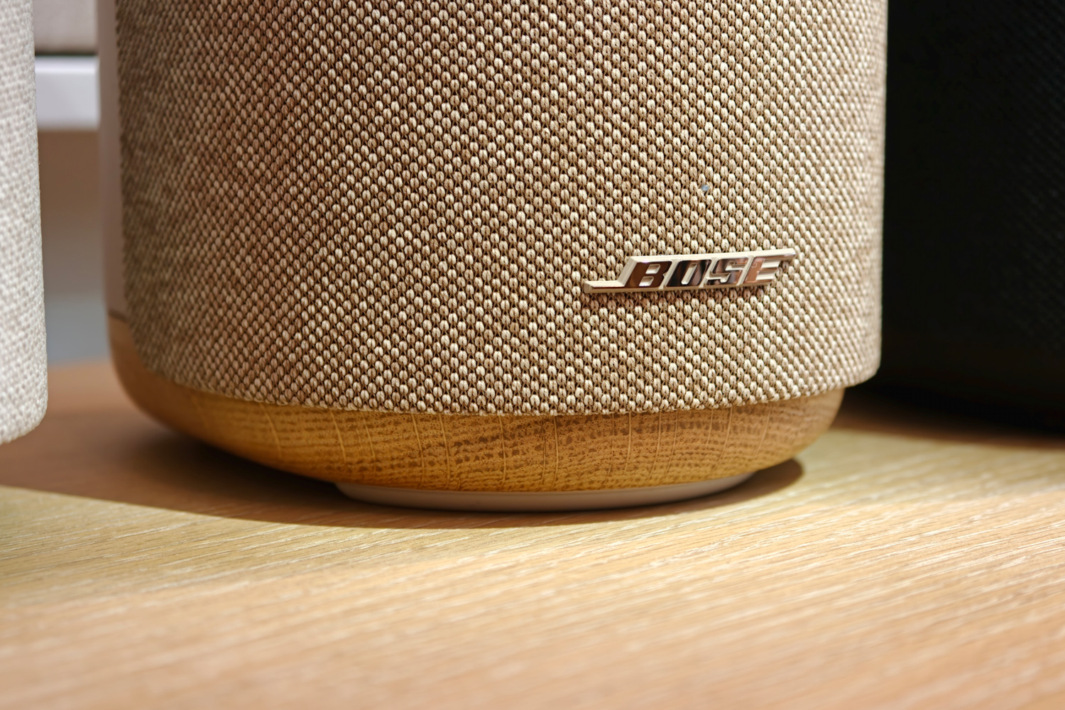 Bose Lifestyle Ultra speaker white wood