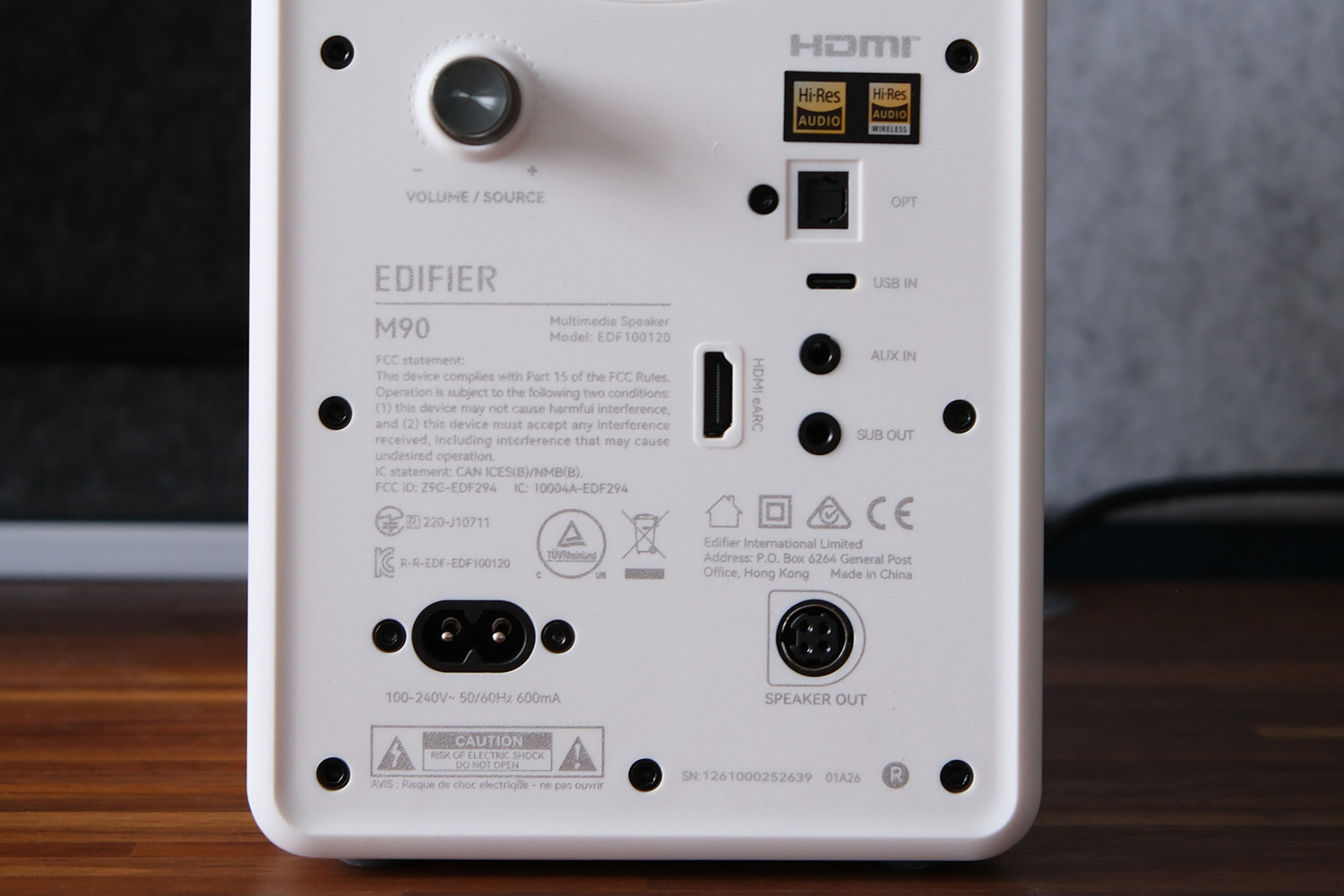 Edifier M90 review ports