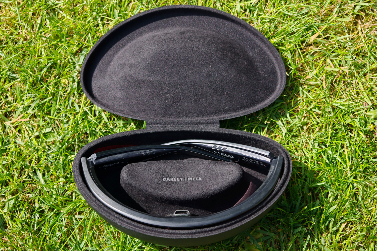 Oakley Meta Vanguard review case open