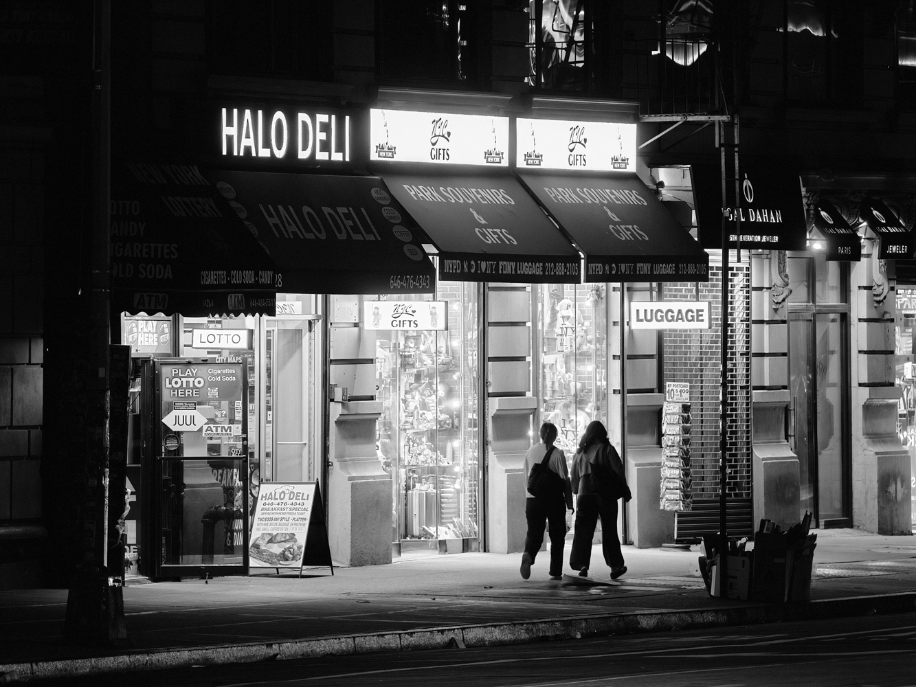 Oppo Hasselblad lens extender camera samples bodega monochrome