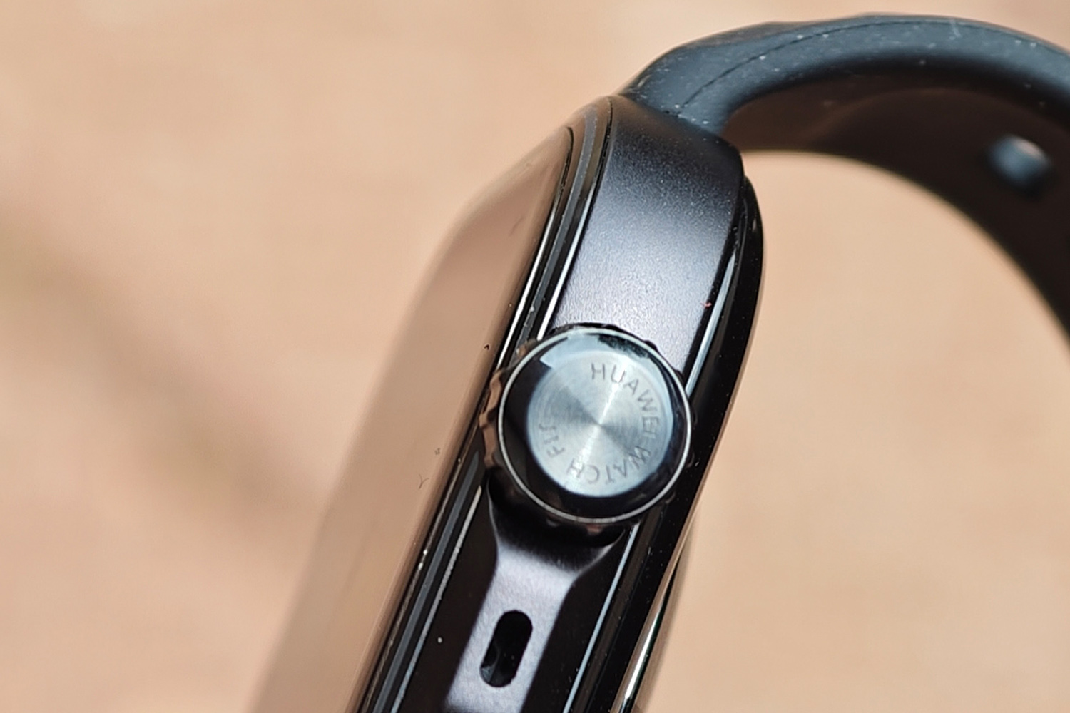 Huawei Watch Fit 5 Pro review digital crown