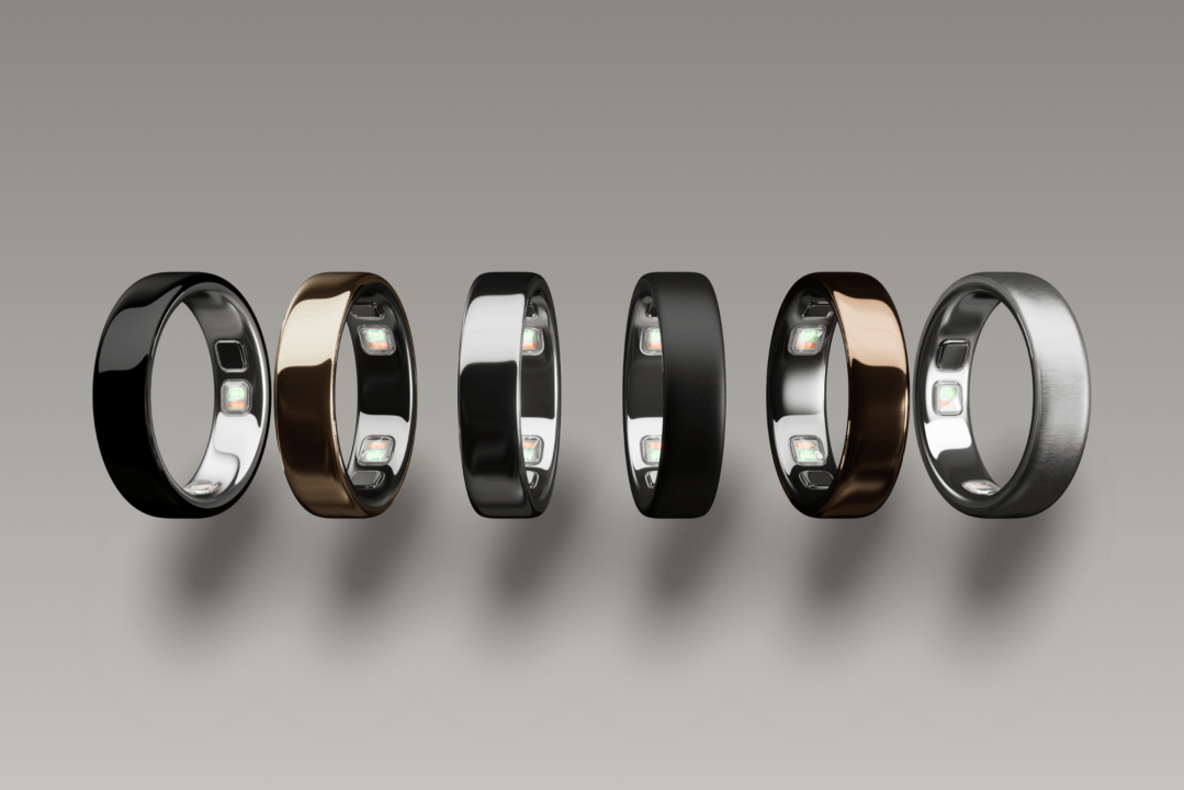 Oura Ring 5 on grey background