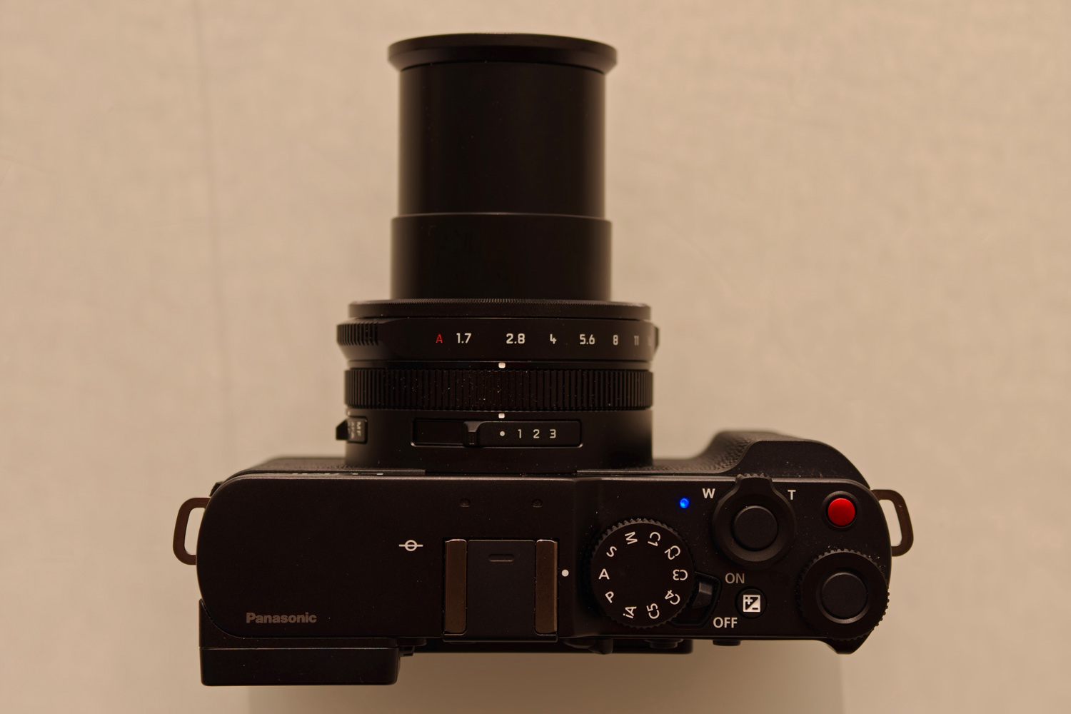 Panasonic Lumix L10 top