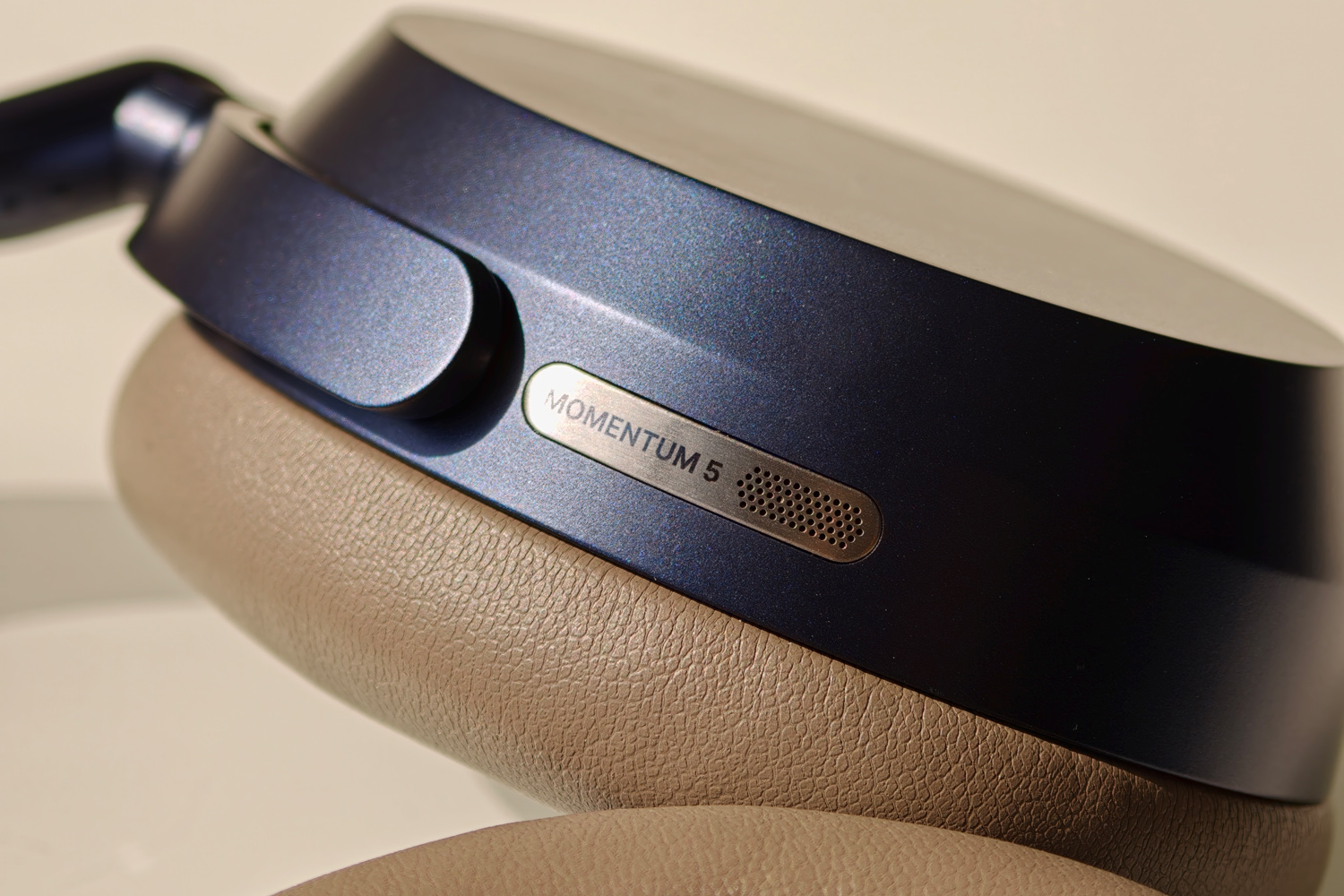 Sennheiser Momentum 5 Wireless review microphone