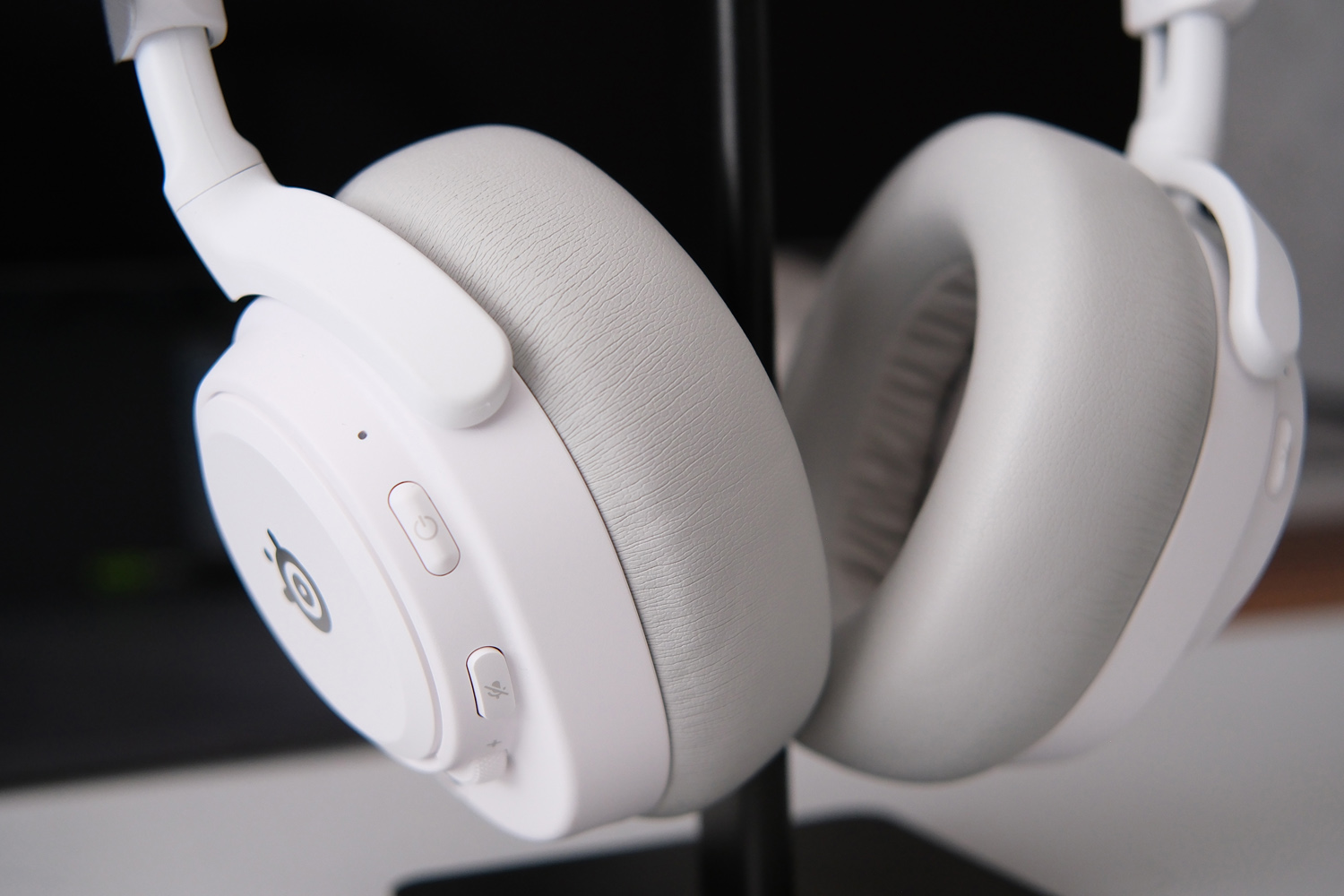 Steelseries Arctis Nova Pro Omni review ear cushions
