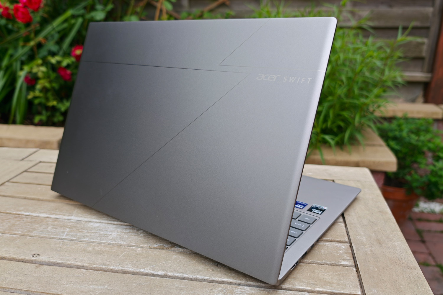 Acer Swift 16 AI 2026 review lid
