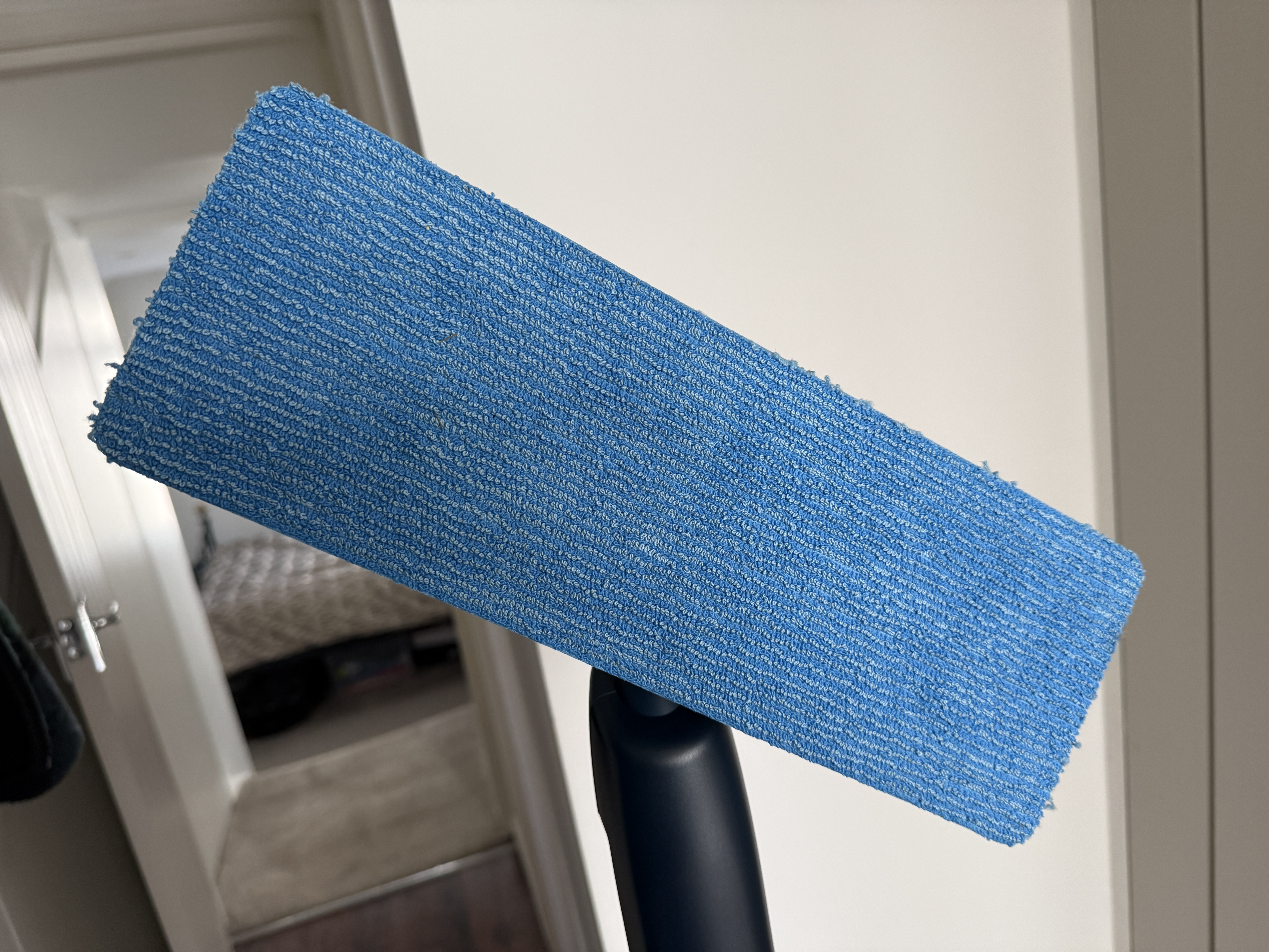 The bottom of the mop pad from a Philips OneUp 5000 electric mop