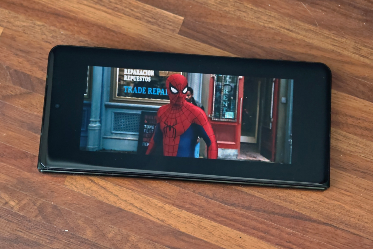 Motorola Razr Fold review display outer