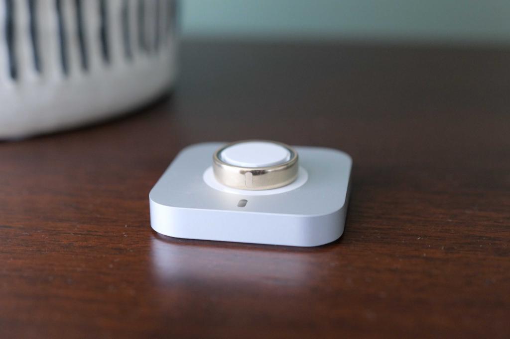 Oura Ring 5 on charger