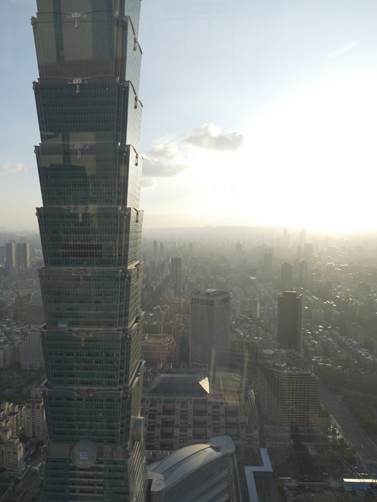 Panasonic Lumix L10 camera samples Taipei 101 sunset