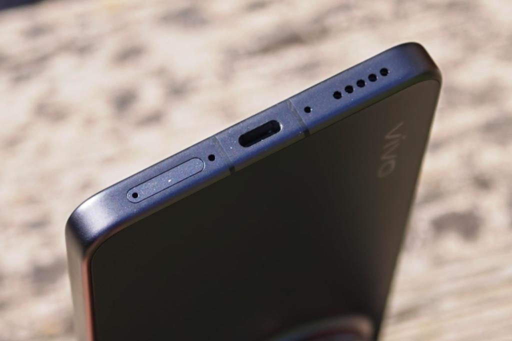 Vivo X300 Ultra review USB