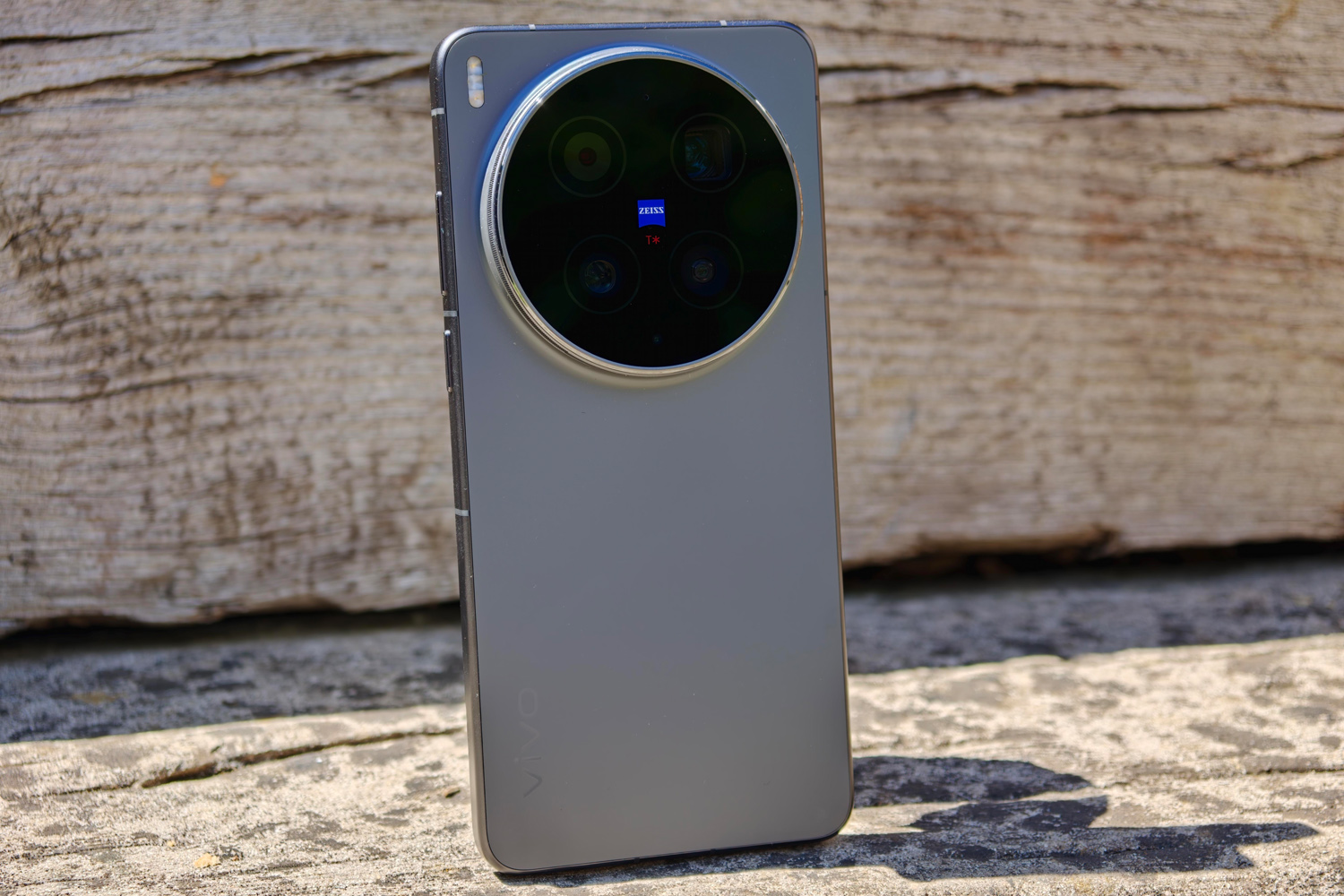 This pro-grade stills and video camera is also a phone. Why isn’t it more widely available?