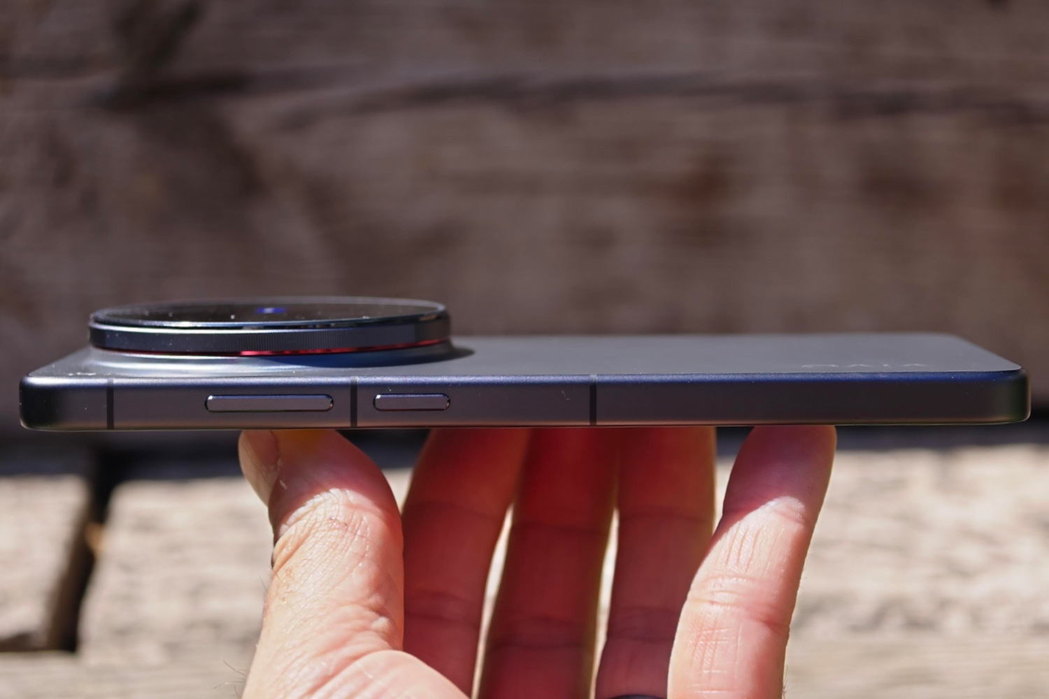 Vivo X300 Ultra review thickness