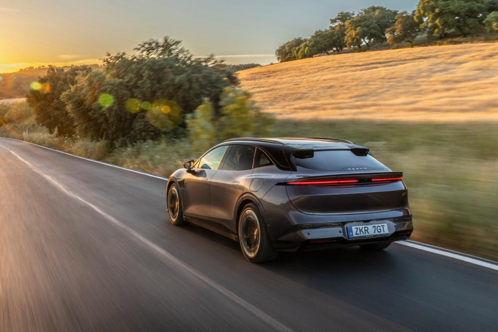 Zeekr 7GT drive tracking rear