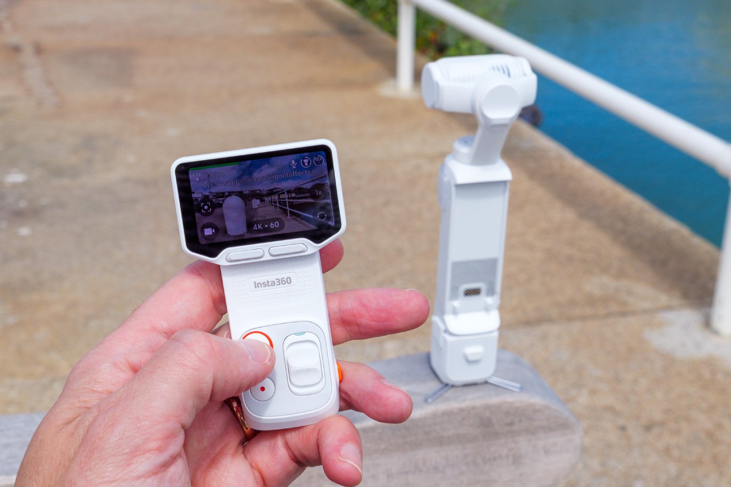 Insta360 Luna Ultra touchscreen remote