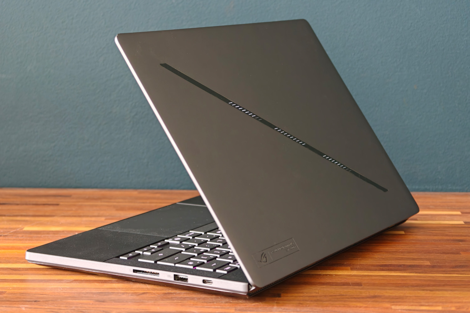 Asus ROG Zephyrus G14 2026 review lid