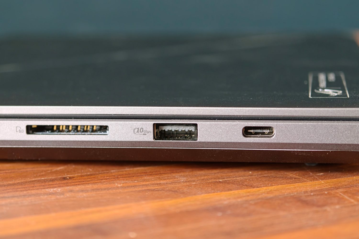 Asus ROG Zephyrus G14 2026 review ports right
