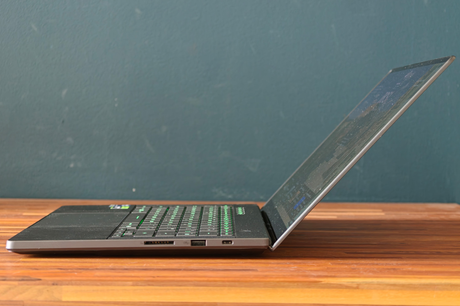 Asus ROG Zephyrus G14 2026 review viewing angles