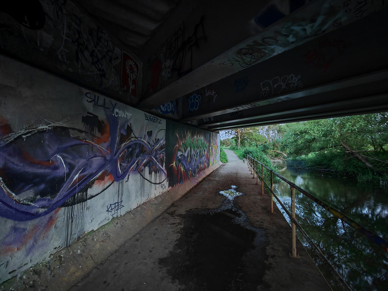 Honor Magic V6 camera samples low light graffiti ultrawide