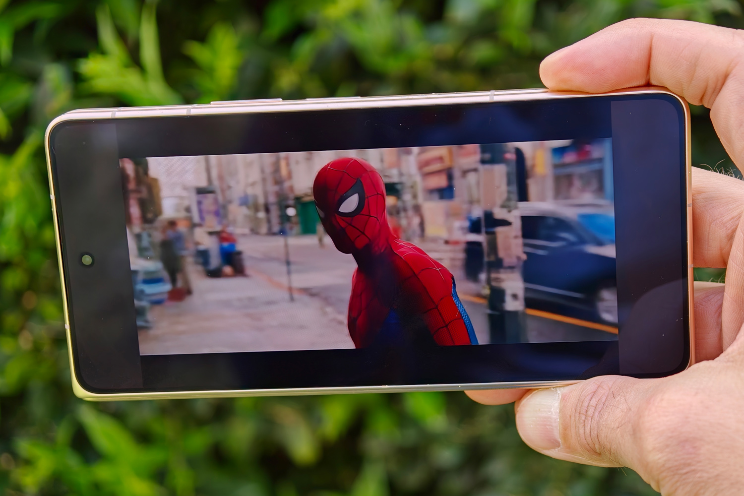 Honor Magic V6 review display outer