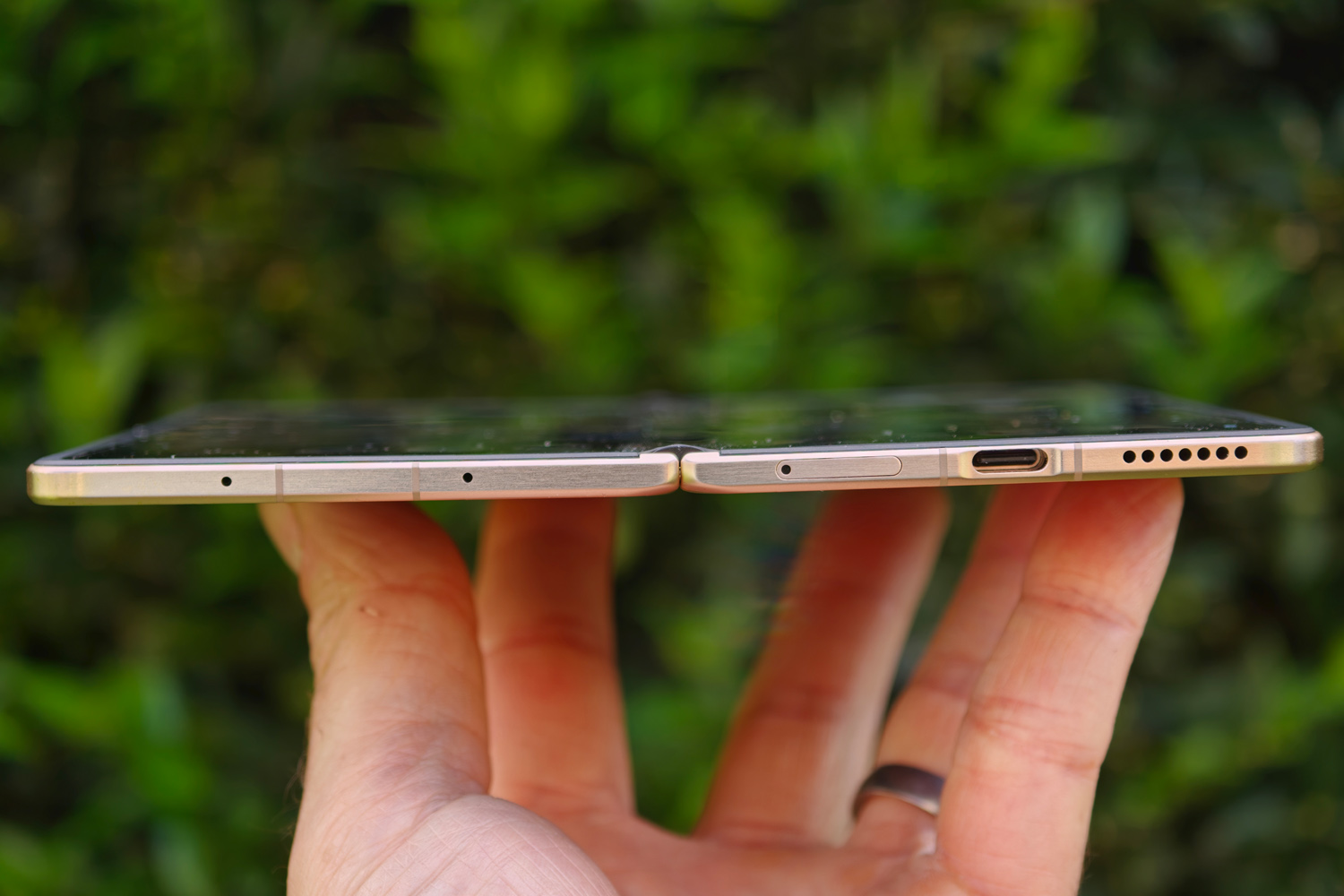 Honor Magic V6 review thickness