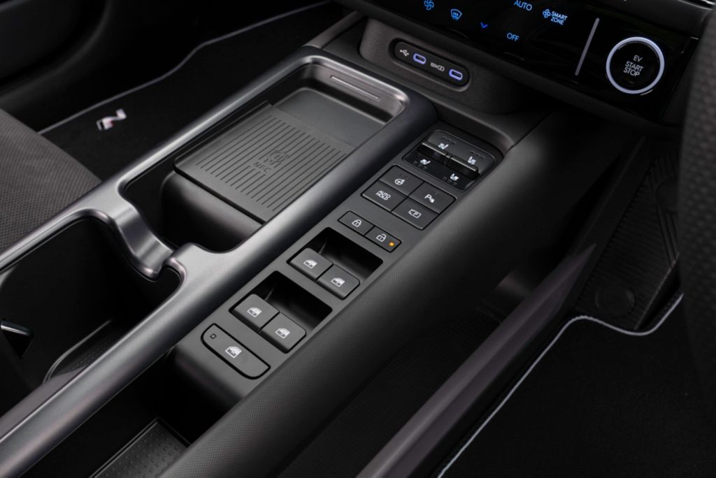 Hyundai Ioniq 6 N drive centre console