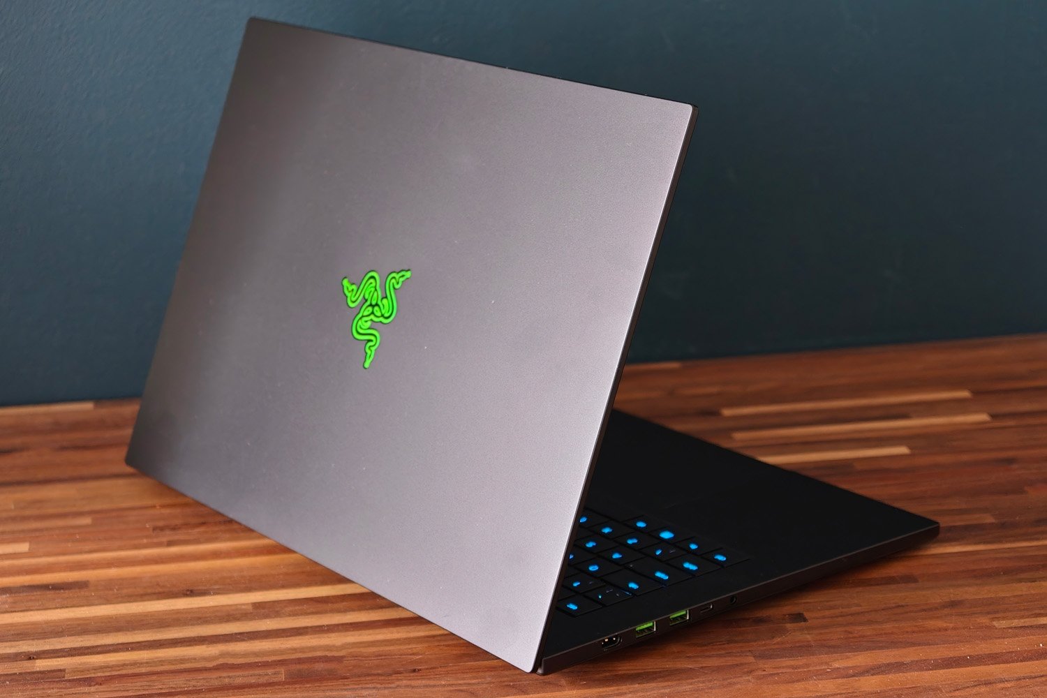 Razer Blade 16 (2026) review lid