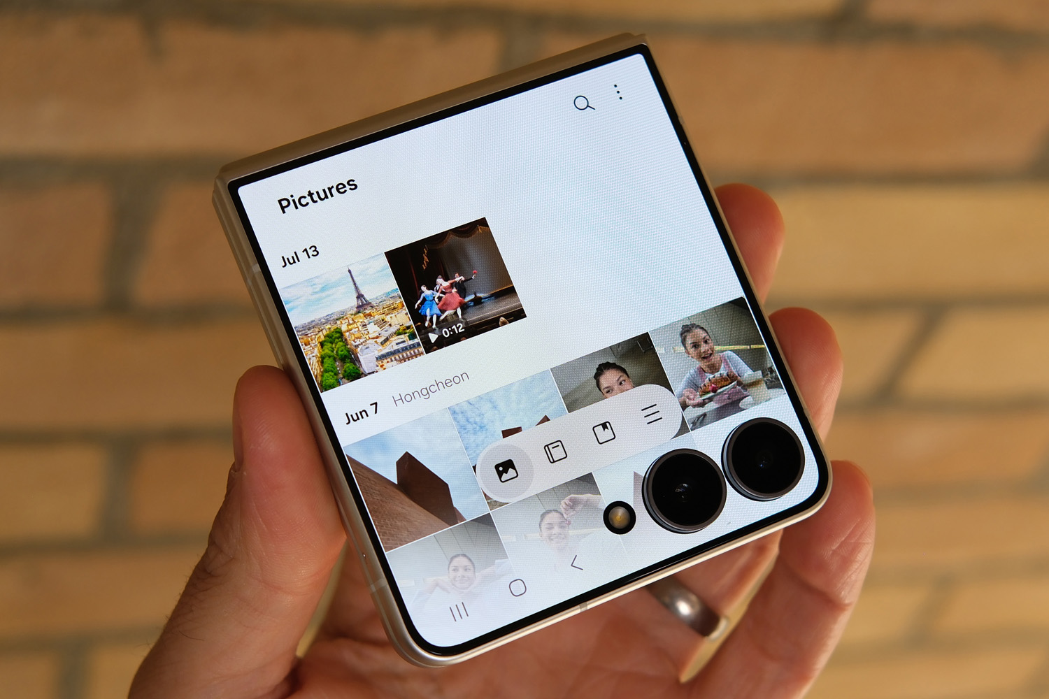 Samsung Galaxy Z Flip8 hands-on gallery outer