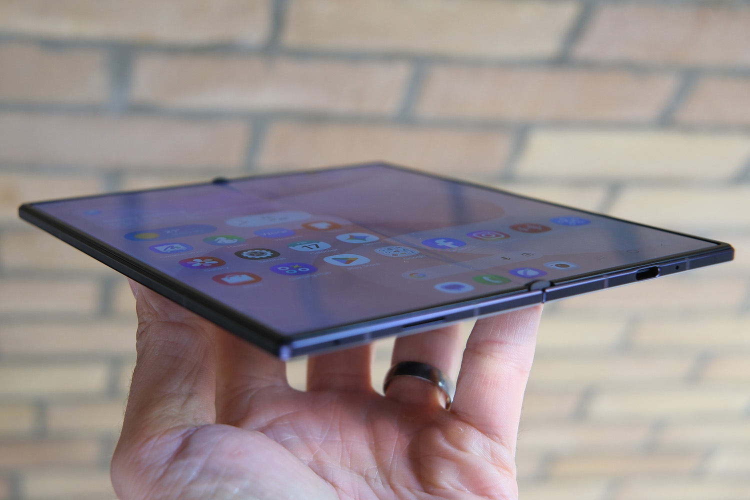 Samsung Galaxy Z Fold8 Ultra handson crease