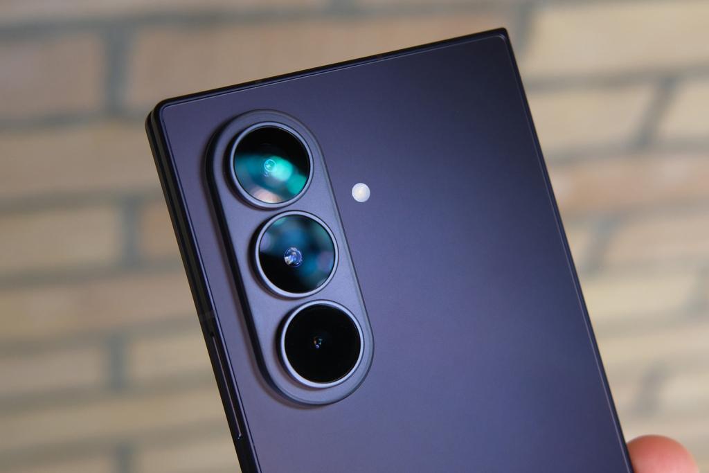 Samsung Galaxy Z Fold8 Ultra handson rear cameras